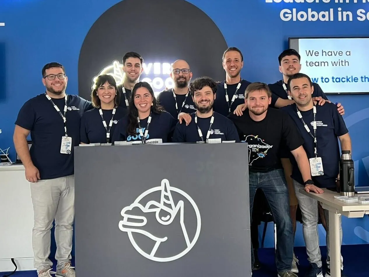 The VGV team at the FlutterConf Latam booth
